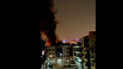 فيديو.. اندلاع حريق قرب القنصلية الأمريكية في دبي بعد هجوم بطائرة مسيرة