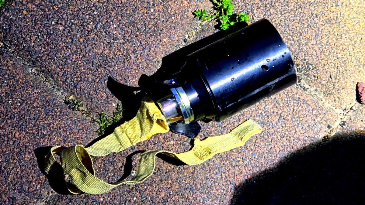 تحذير لأهالي الشمال: الشرطة تؤكد سقوط "قنابل عنقودية" من الصواريخ وتدعو للابتعاد الفوري عن مواقع السقوط