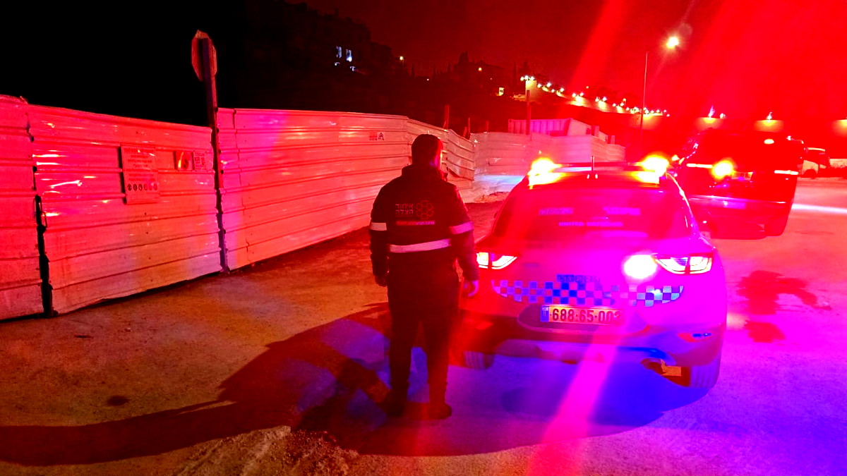 جريمة عنف في القدس: إصابة شاب (30 عاماً) بجروح خطيرة إثر اعتداء