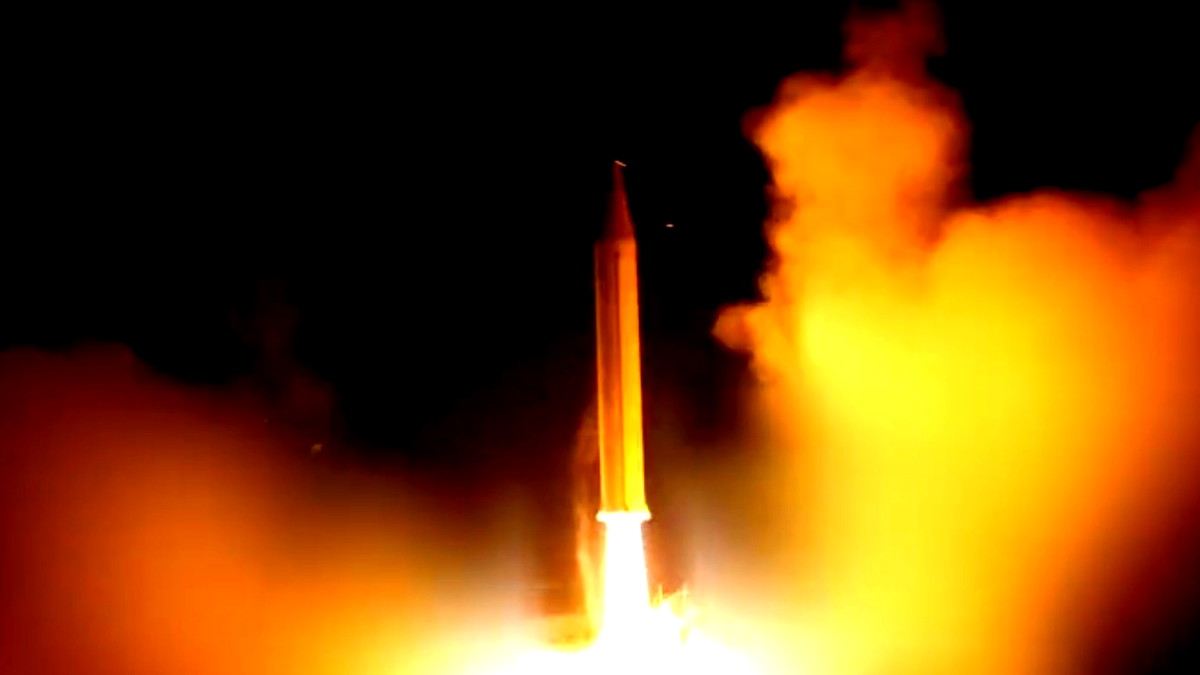 برؤوس حربية تزن طنًا واحدًا.. الحرس الثوري الإيراني: استهدفنا مطار بن غوريون بصواريخ "خرمشهر-4"