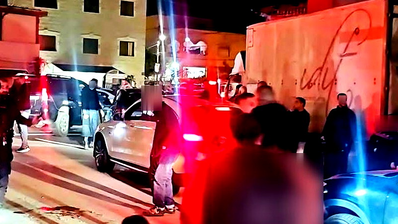 إصابة شخصين بجراح خطيرة وطفيفة إثر تعرضهما لإطلاق نار في طمرة