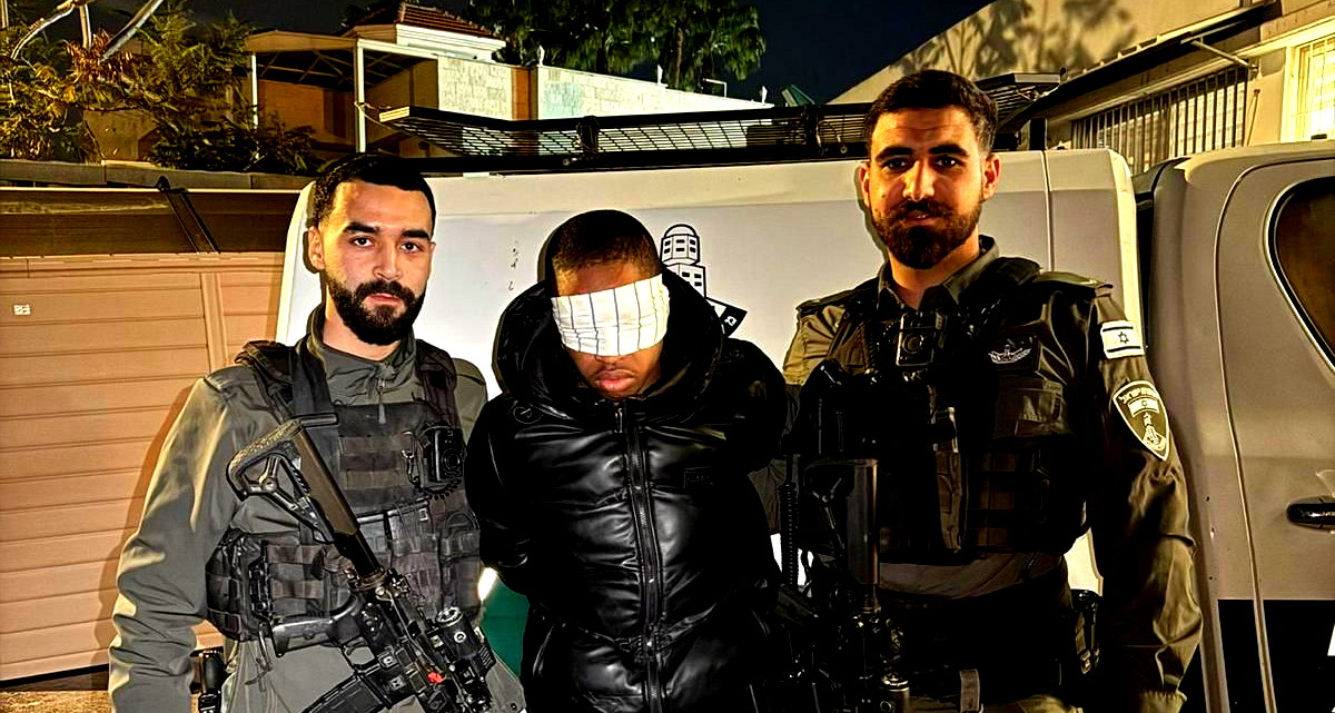 اللد: توقيف مشتبه به بعد إطلاق ألعاب نارية تجاه سيارة شرطة