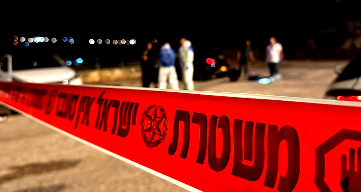 جريمة قتل في عكا: العثور على جثة رجل وعليها علامات عنف.. والشرطة تعتقل مشتبهاً به في مسرح الجريمة