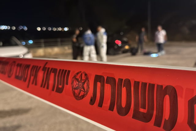 جريمة قتل في عكا: العثور على جثة رجل وعليها علامات عنف.. والشرطة تعتقل مشتبهاً به في مسرح الجريمة