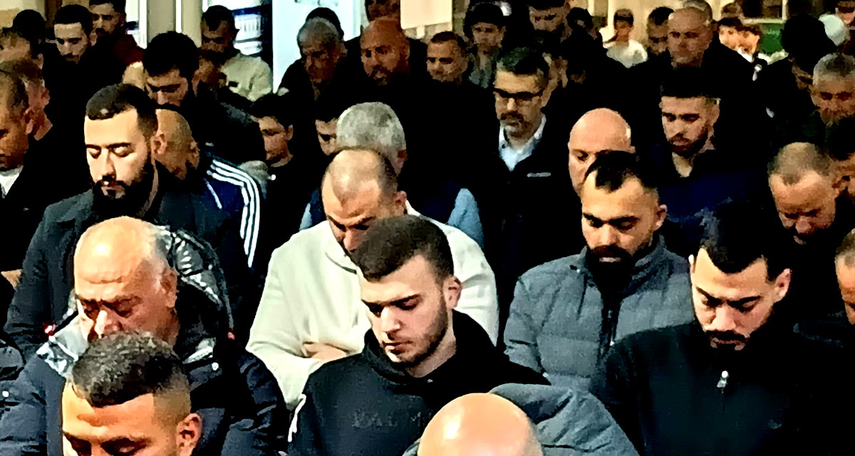 أجواء إيمانية ودعوات للسلام: إقامة صلاتي العشاء والتراويح في مسجد عثمان بن عفان بعرابة