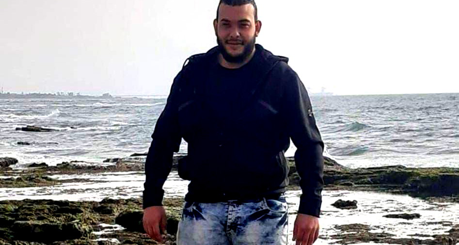 كان متوجهًا إلى الملجأ فأصيب بنوبة قلبية- وفاة الشاب مفلح محمّد عمّاش (26 عامًا) من جسر الزرقاء