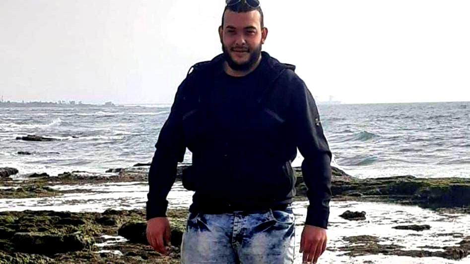 كان متوجهًا إلى الملجأ فأصيب بنوبة قلبية- وفاة الشاب مفلح محمّد عمّاش (26 عامًا) من جسر الزرقاء