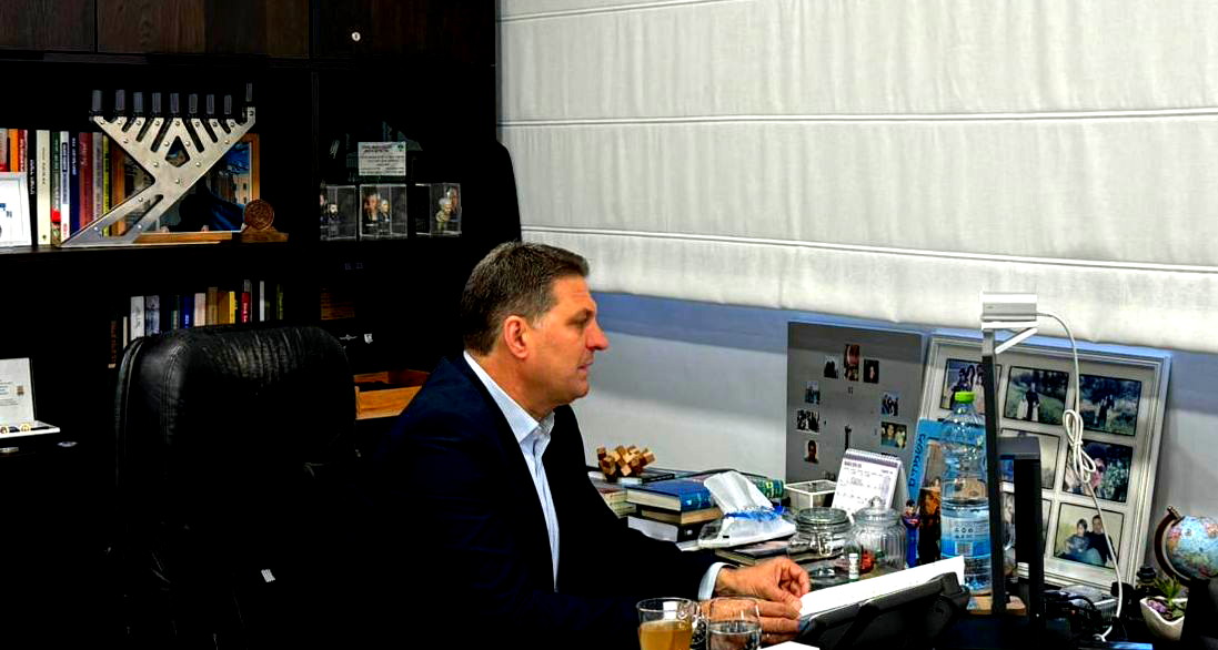 حاييم بيباس: العودة إلى المدارس بحذر وتدريجيًا وبما يتناسب مع إمكانيات الحماية لدى كل سلطة 