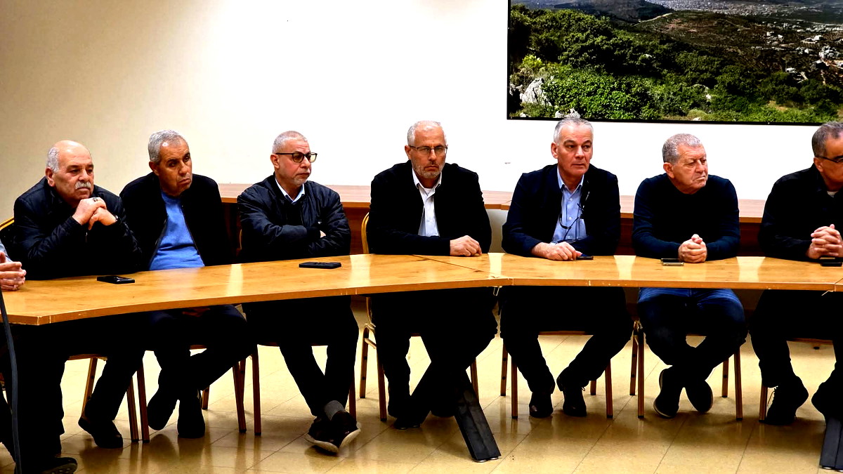 عرابة: عقد اجتماع طارئ عقب إطلاق النار على رئيسَيْ البلدية واللجنة الشعبية... إضراب شامل للسلطات المحلية يوم غد