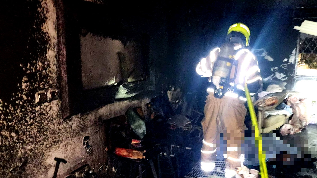 مصرع مسنّة (75 عاماً) وإصابة شخصين إثر حريق بشقة سكنية في نوف هچليل