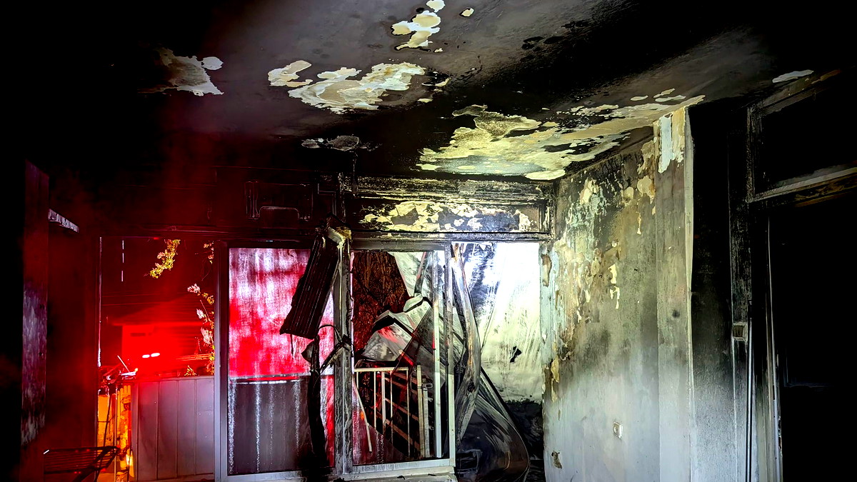 الخضيرة: اندلاع حريق في مبنى سكني.. والطواقم تعمل على تمشيط المكان للبحث عن عالقين