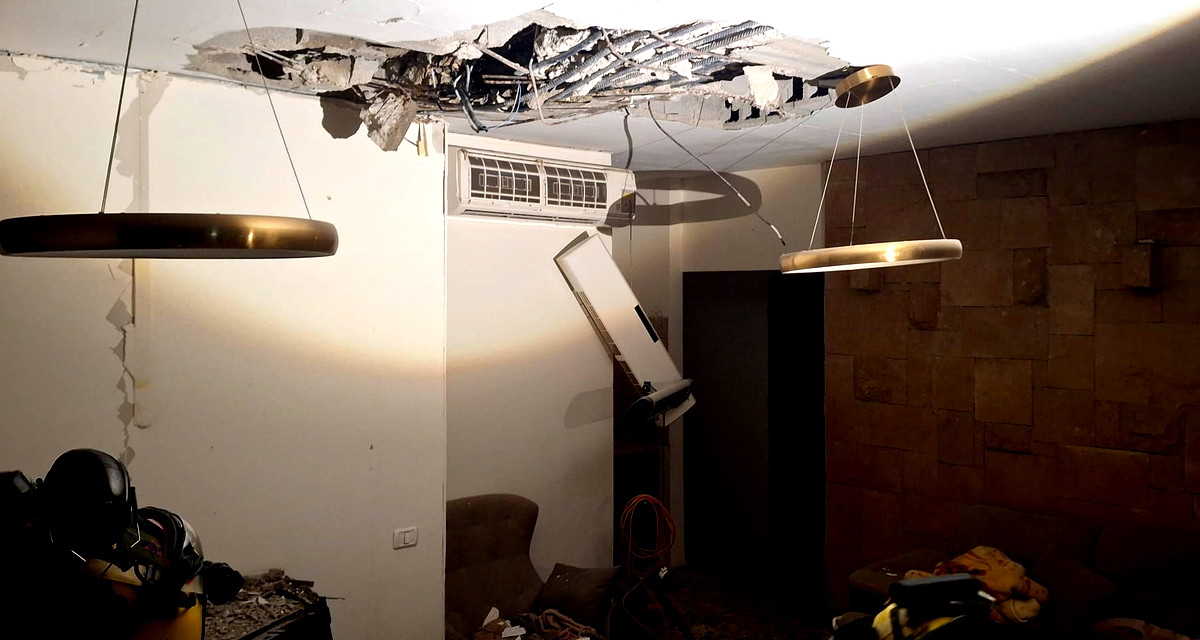 إصابة 5 أشخاص إثر سقوط صاروخ مباشر على منزل في قرية البعنة