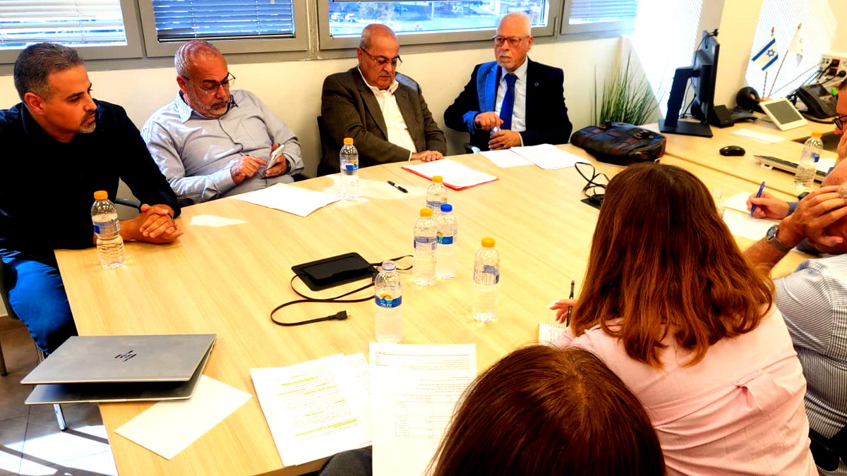 وزارة الصحة تبلغ النائب د. أحمد الطيبي بإنهاء إشكالية الرخص المؤقتة لخريجي التمريض وتبحث أوضاع خريجي الأشعة وملاكات التخصص للأطباء العرب