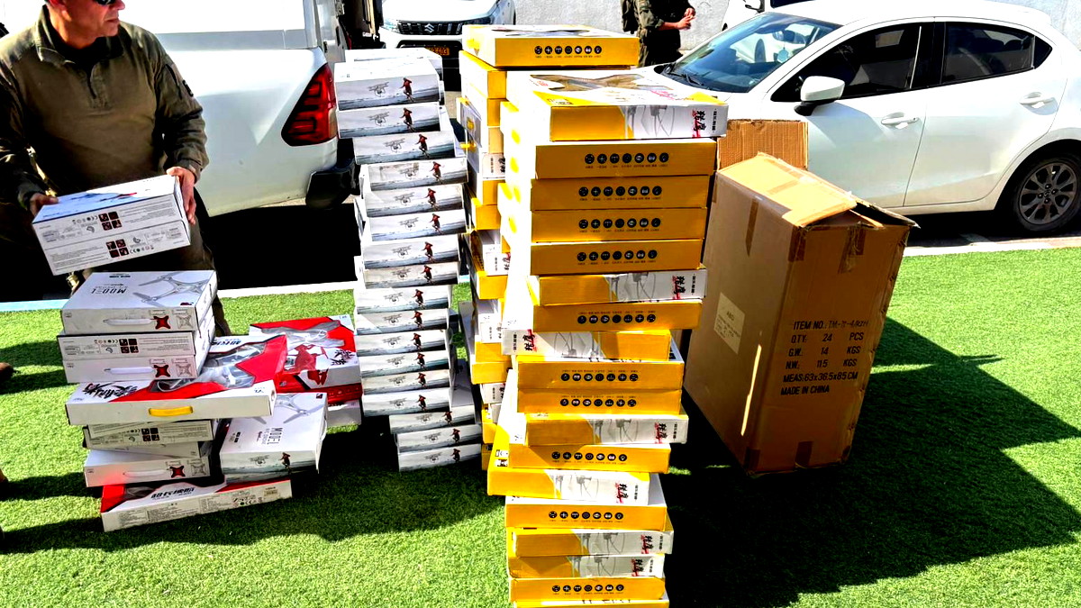 اعتقال صاحب متجر ألعاب في الخليل بعد ضبط طائرات مسيرة