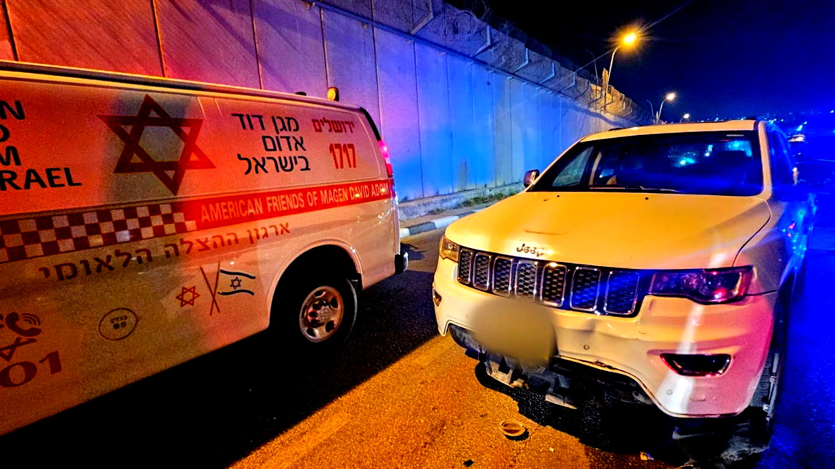 القدس: إصابة سائق دراجة نارية بجراح خطيرة وآخر بجراح طفيفة إثر حادث طرق