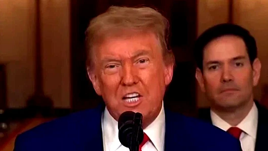 ترامب: دمرنا البحرية وسلاح الجو الإيراني.. ترقبوا ما سيحل بهم