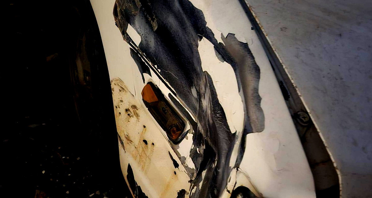 أضرار مادية بمركبات إثر سقوط شظايا صاروخية في قرية الناعورة دون وقوع إصابات