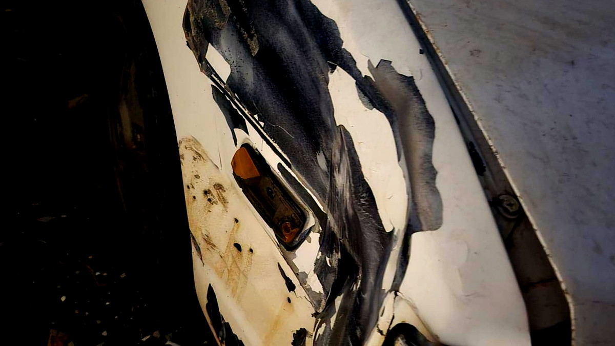 أضرار مادية بمركبات إثر سقوط شظايا صاروخية في قرية الناعورة دون وقوع إصابات