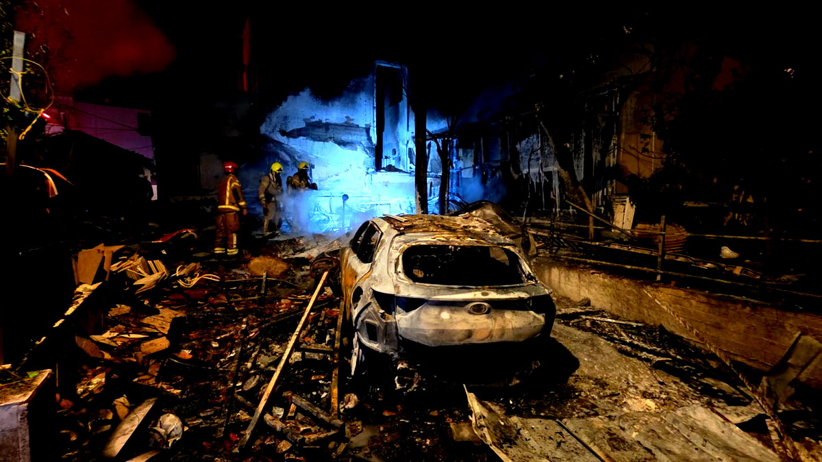 إصابات في نهاريا بعد سقوط صاروخ أُطلق من لبنان على مبنى سكني