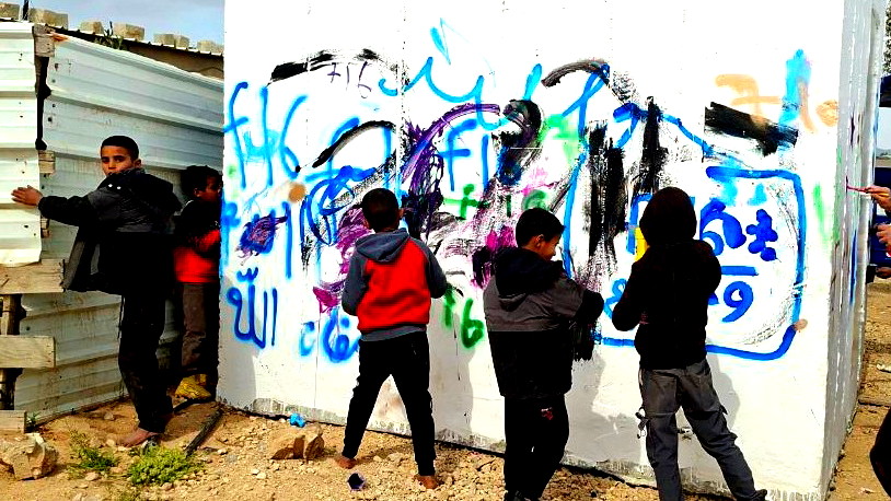 نصب ملاجئ في 6 من القرى غير المعترف بها بالنقب| "نقف معًا": الحملة مستمرة لتوفير المزيد من الملاجئ لحماية الناس في ظل تجاهل الدولة لهم"