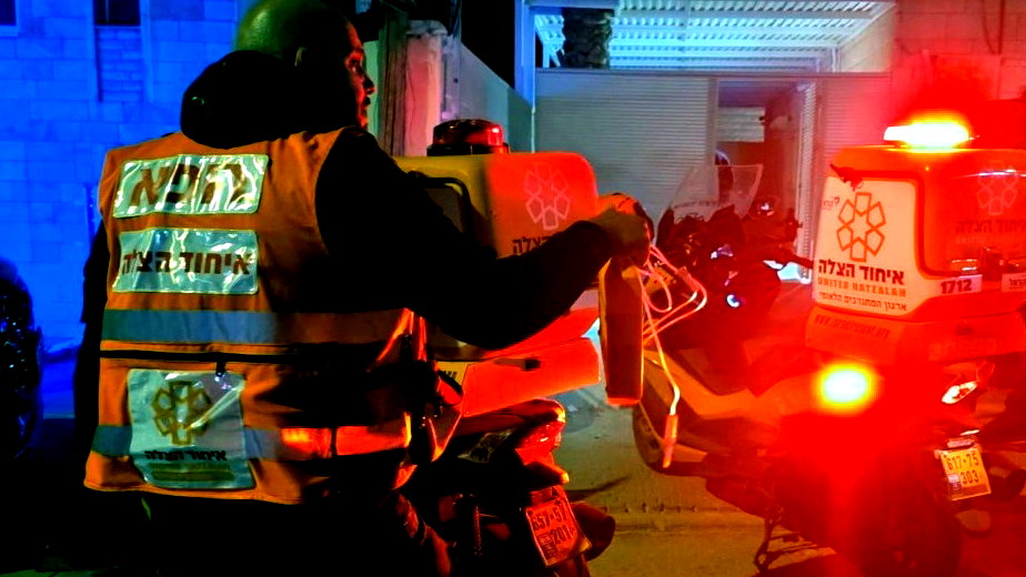 رهط: اصابة شاب بجراح خطيرة اثر سقوطه عن علو