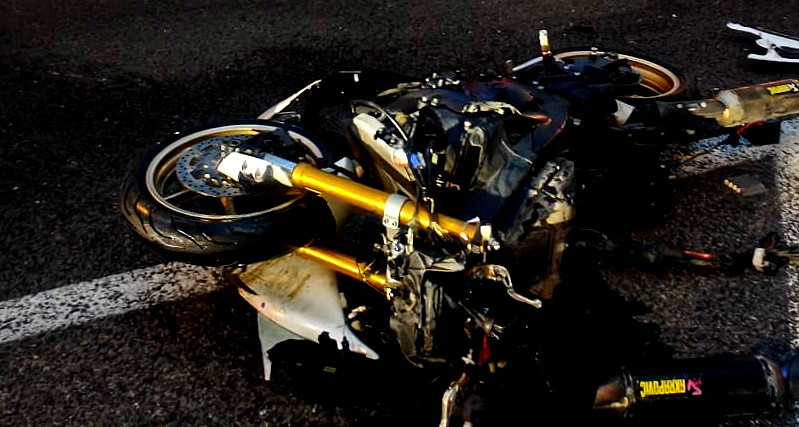 حادث انزلاق دراجة نارية مروع على شارع 9 قرب الخضيرة: إصابة سائق (35 عاماً) بجراح بالغة الخطورة