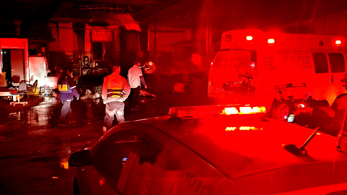 الشارون: مقتل شاب (30 عاماً) إثر إصابة مباشرة بـ "قنبلة فرعية" من صاروخ إيراني