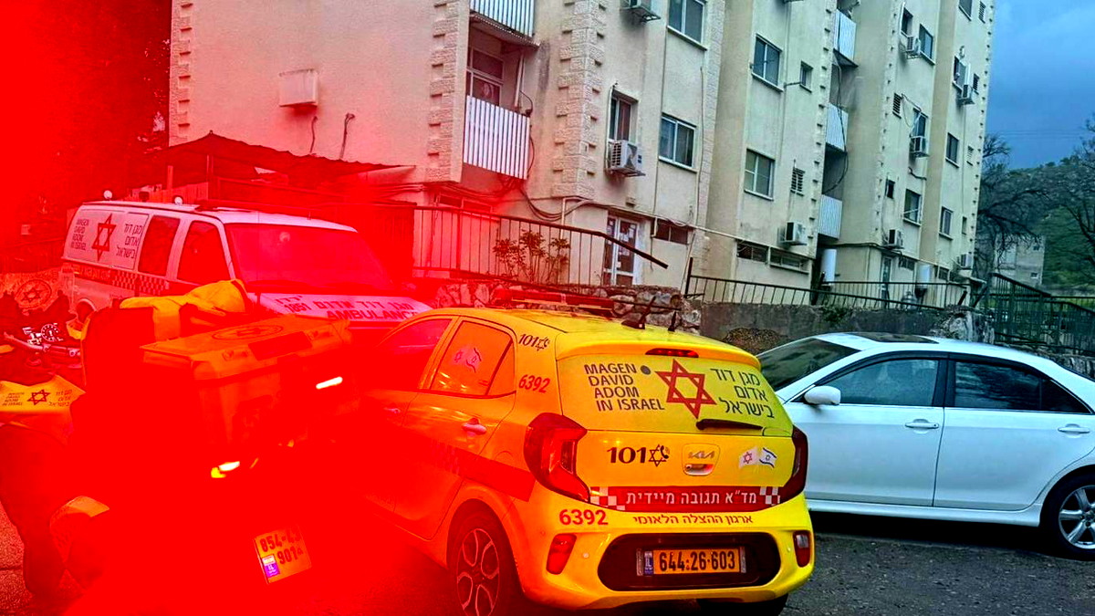 إصابة خطيرة ومتوسطة إثر قصف مباشر لمبنى في كريات شمونة