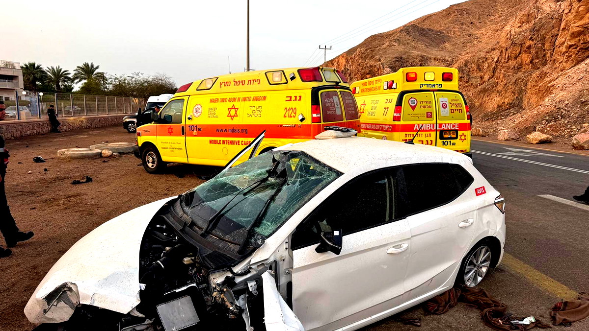 إصابة رجل بجراح حرجة إثر اصطدام مركبته بعمود في إيلات