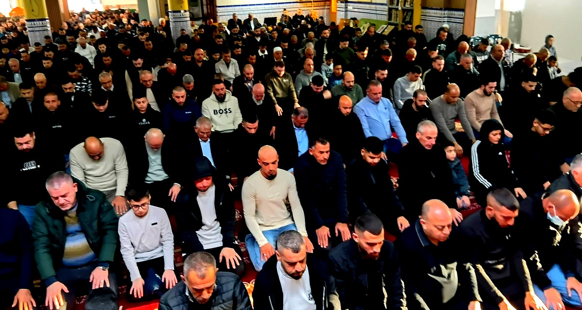 عرابة: صلاة عيد الفطر من مسجد عثمان بن عفان 