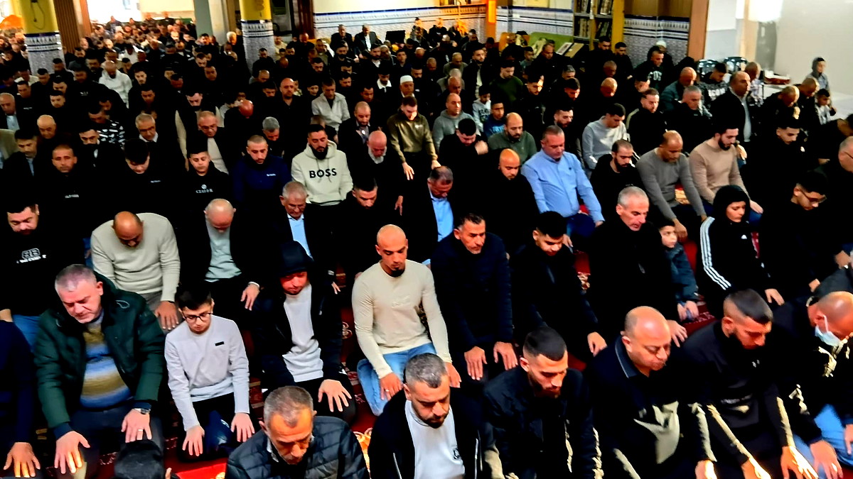 عرابة: صلاة عيد الفطر من مسجد عثمان بن عفان 