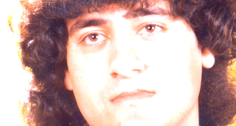 الأمُّ  مدرسَة   