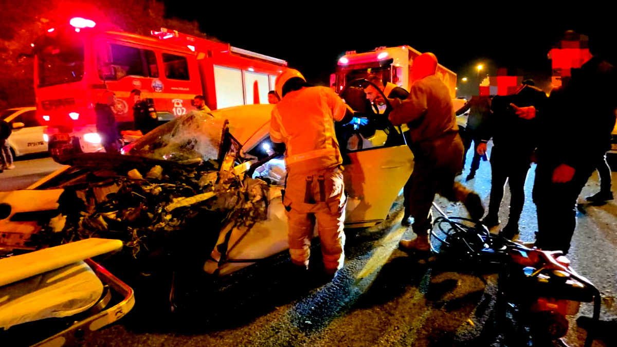 حادث مروع على شارع 6 قرب بركاي: إصابة شاب بجراح حرجة جداً إثر توقفه على جانب الطريق