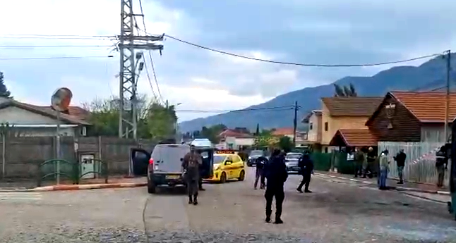 كريات شمونه:اصابة خطيرة لشخص جراء سقوط شظايا صاروخية