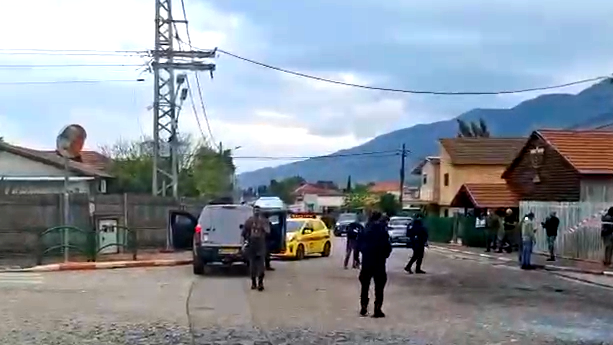 كريات شمونه:اصابة خطيرة لشخص جراء سقوط شظايا صاروخية