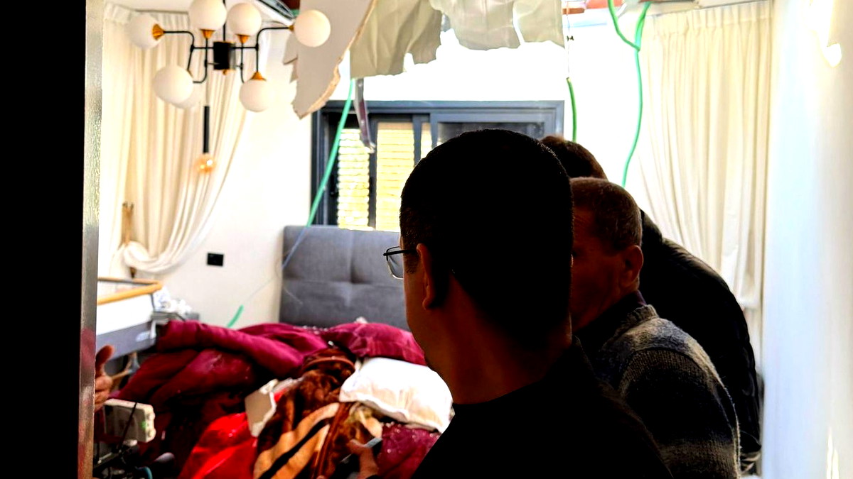 الهواشلة يزور قرية السرّة عقب الإصابات جراء الصواريخ: تقصير حكومي خطير في حماية القرى العربية بالنقب