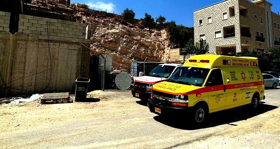 حيفا: إصابة رجل بجراح خطيرة إثر سقوطه عن ارتفاع خلال عمله بورشة بناء