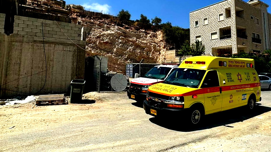 حيفا: إصابة رجل بجراح خطيرة إثر سقوطه عن ارتفاع خلال عمله بورشة بناء