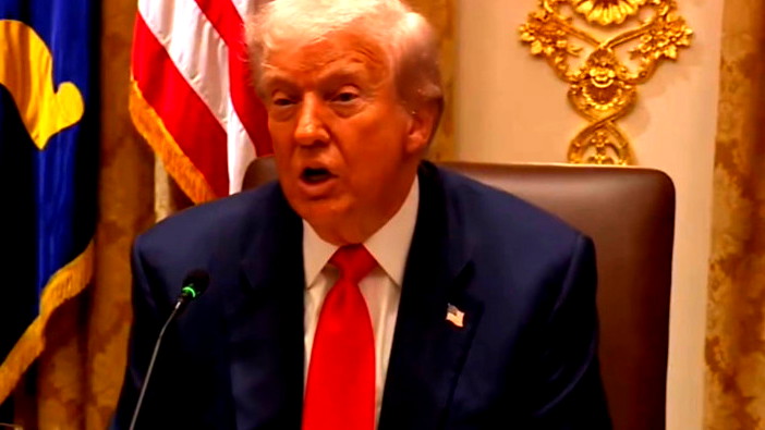 ترامب يكشف عن "هدية" إيران: "سمحت لعشر ناقلات نفط بالمرور عبر مضيق هرمز"