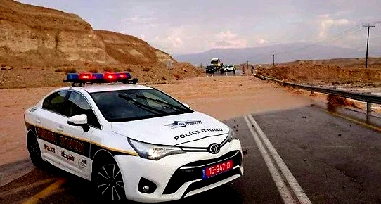 إغلاق طرق في الجنوب بسبب الأحوال الجوية وتحذيرات من مخاطر السيول