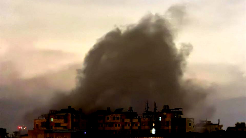 الجيش الإسرائيلي يقصف مبنى سكني في الضاحية الجنوبية بثلاثة صواريخ