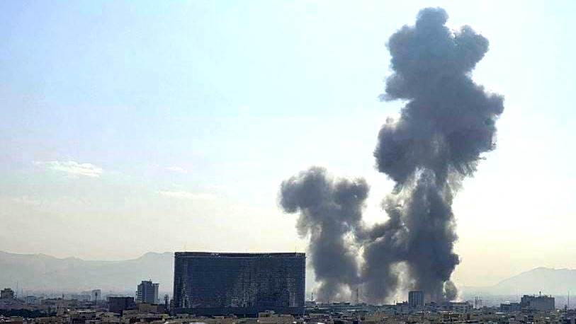 إسرائيل توسع من هجماتها على إيران: غارات جوية على منشآت صناعية وبنى تحتية استراتيجية