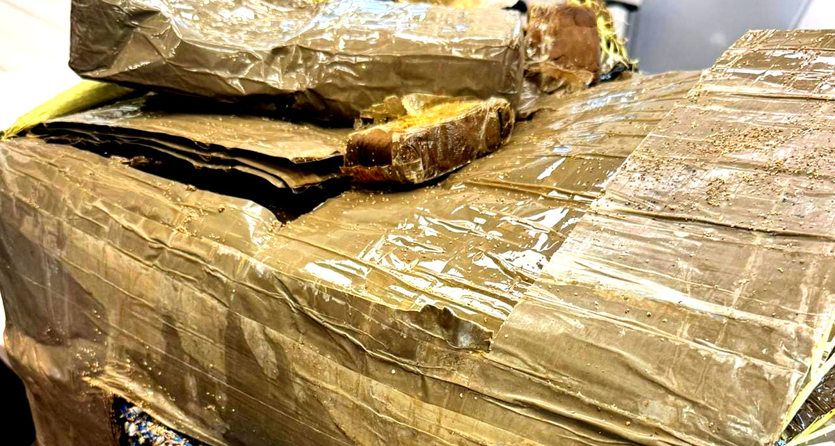 أمواج البحر تلفظ 45 كيلوغراماً من المخدرات على شاطئ نهاريا