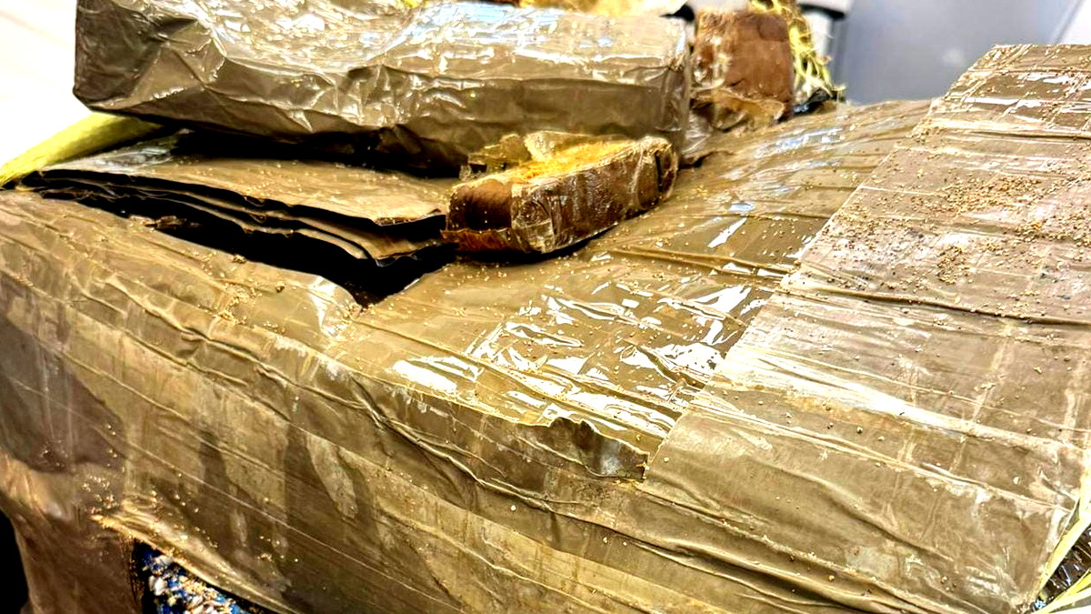 أمواج البحر تلفظ 45 كيلوغراماً من المخدرات على شاطئ نهاريا