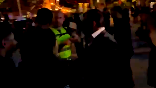 الجبهة والحزب الشيوعي يستنكران الاعتداء على مظاهرة تل أبيب ضد الحرب وتحيي المتظاهرين!