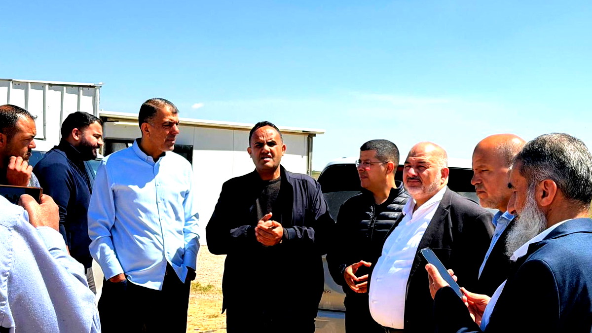 عشية الذكرى الـ50 ليوم الأرض وفي ظل الحرب: وفد الحركة الإسلامية والموحدة يتفقد أوضاع القرى غير المعترف بها في النقب