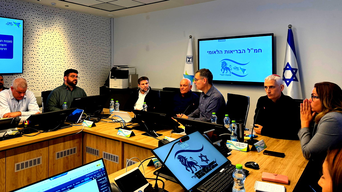 وزير الصحة ووزير المالية يشاركان في تقييم للوضع داخل غرفة العمليات الوطنية لوزارة الصحة بمشاركة إدارة الوزارة