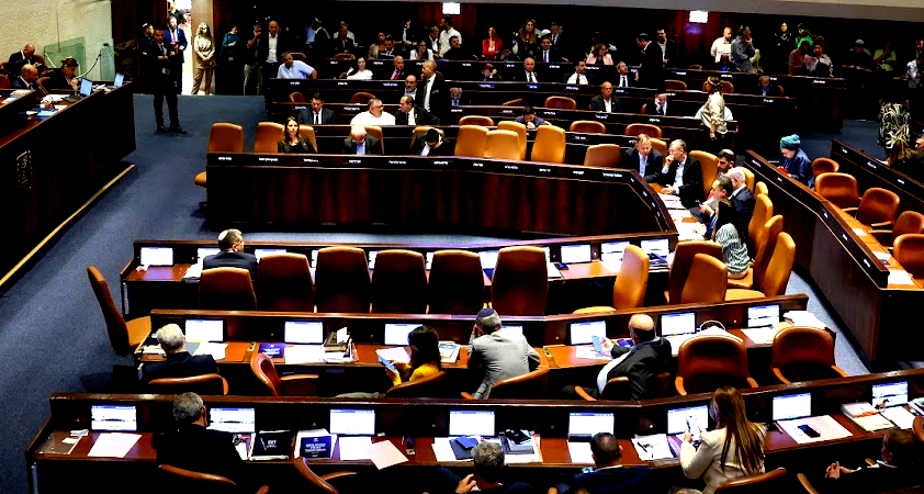 عاصفة في الكنيست: المصادقة على ميزانية 2026 وتمرير مئات الملايين للحريديم بـ "خدعة" برلمانية 