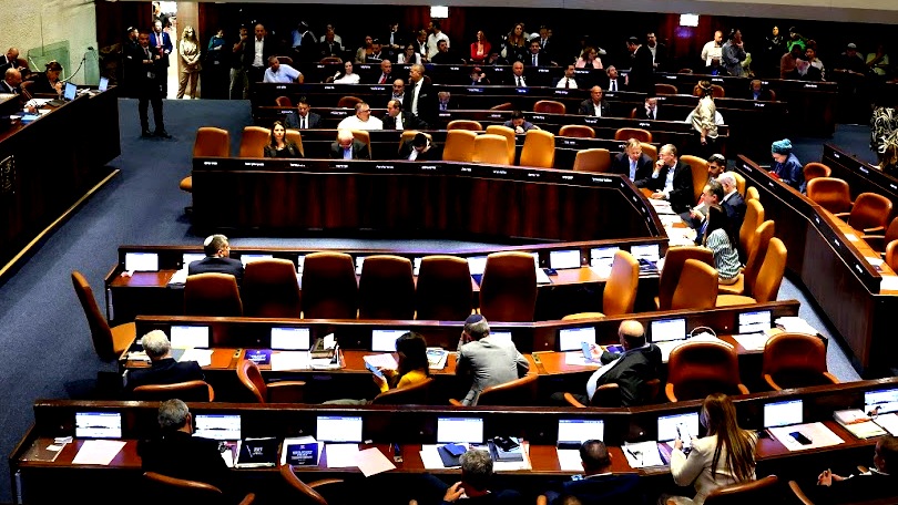 عاصفة في الكنيست: المصادقة على ميزانية 2026 وتمرير مئات الملايين للحريديم بـ "خدعة" برلمانية