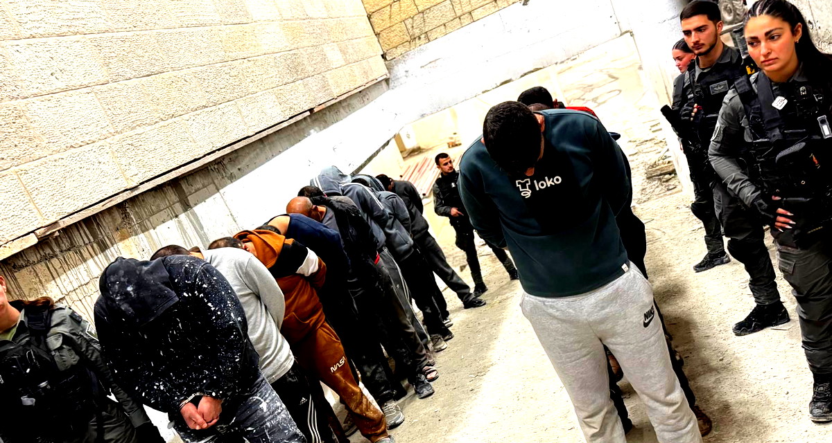 ضبط 21 شخصًا من سكّان الضفة الغربية بشبهة الإقامة في القدس بشكلٍ غير قانوني